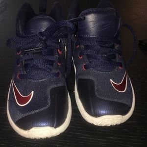 LEBRON 14 KIDS SIZE 10y